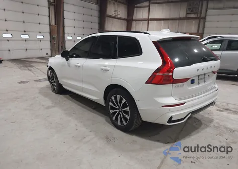 2024 Volvo Xc60 B5 Core Dark Theme z USA, uszkodzony, nr VIN YV4L12RK5R1783587
